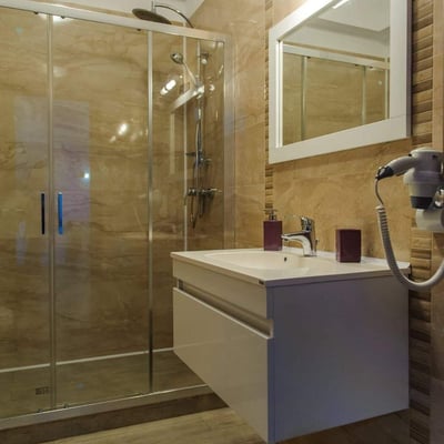 Location d’appartements spacieux de 2 pièces, 55 m², Mamaia, Constanța, Roumanie